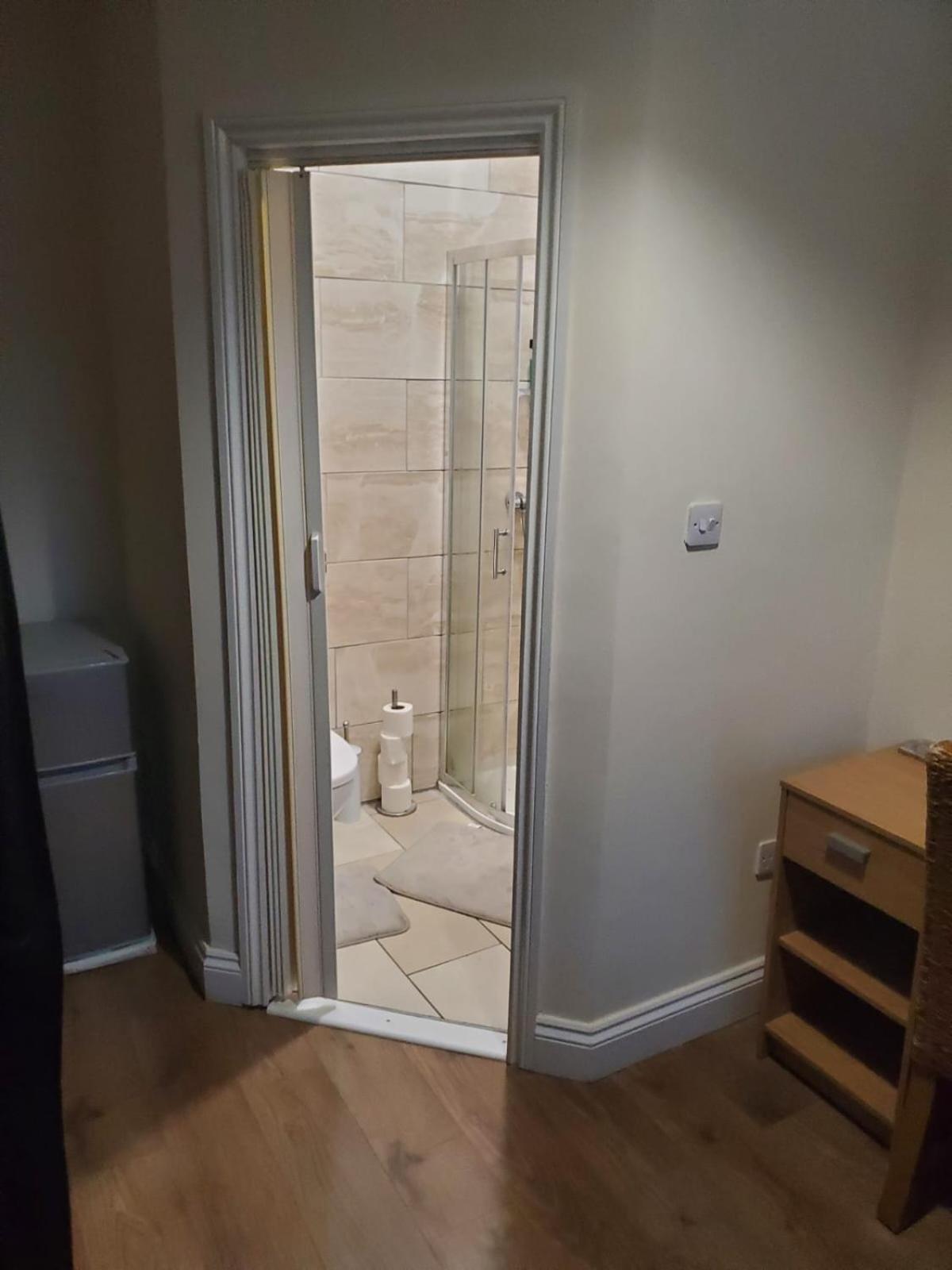 En Suite Bedrooms, Heaton, Newcastle 객실 사진