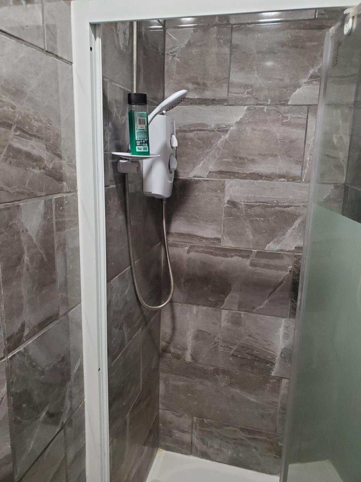 En Suite Bedrooms, Heaton, Newcastle 객실 사진